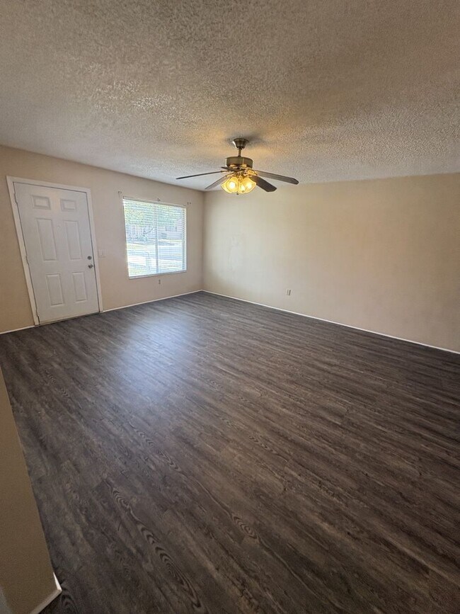Foto del edificio - 3 Bedroom 2 bath Tavares
