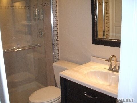 Building Photo - 9 Knoll Ln