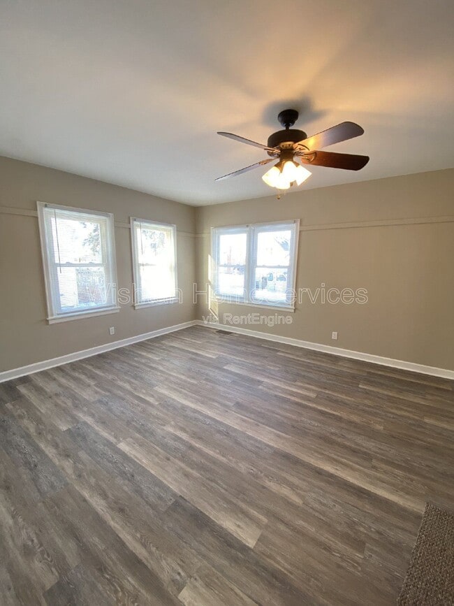 Building Photo - 427 W Murray St