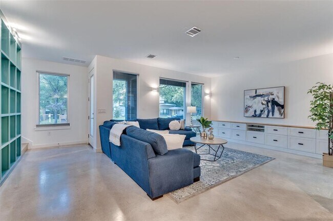 Building Photo - 5514 Avenue H