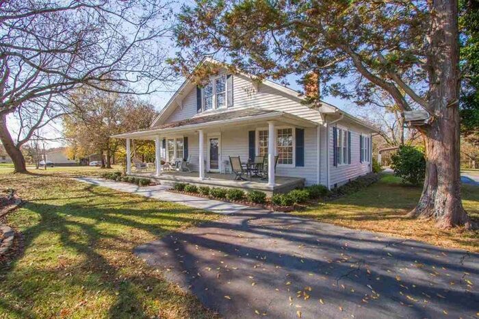 Building Photo - Beautiful Easley Home