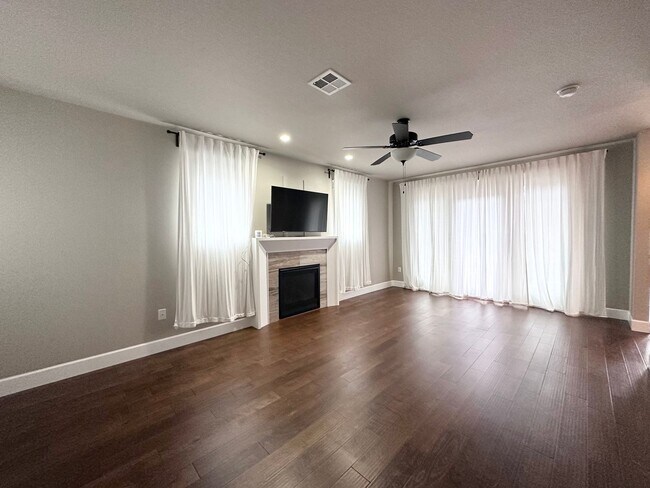 Foto del edificio - Beautiful Modern Home in N Portland!