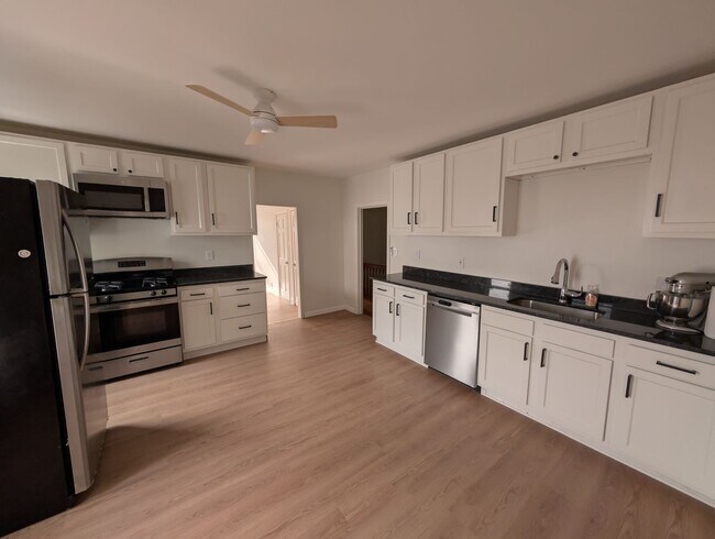Foto del edificio - Great Deal on South Boston 3bed / 1bath near MBTA Redline $3200