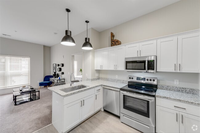 1 BR, 1 BA, 605 SF - Gateway Lofts