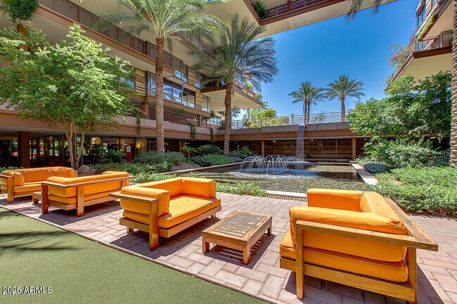 Foto del edificio - 7161 E Rancho Vista Dr