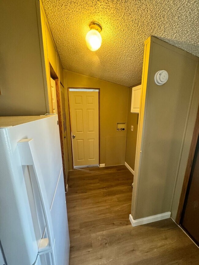Building Photo - New Listing