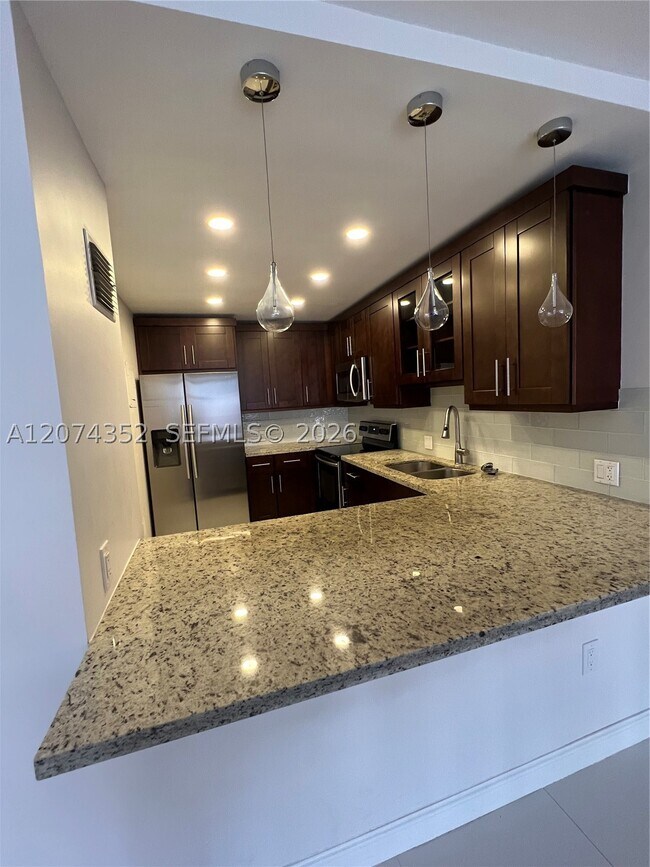 Foto del edificio - 3375 N Country Club Dr