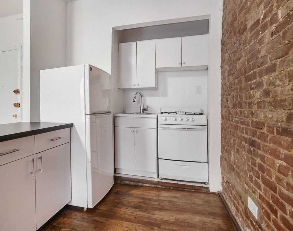Primary Photo - 150 E 46th St