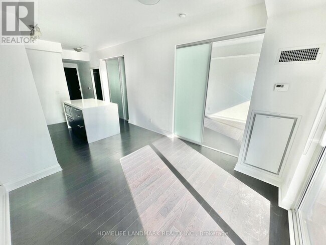 Building Photo - 1080 Bay St.