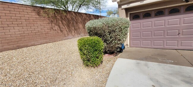 Building Photo - 8198 Rock Meadows Dr