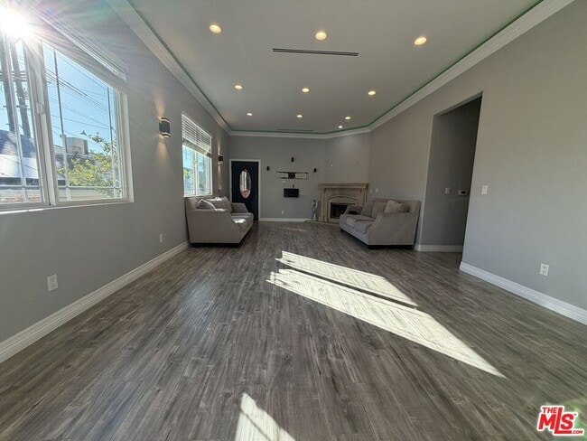 Foto del edificio - 10006 Samoa Ave