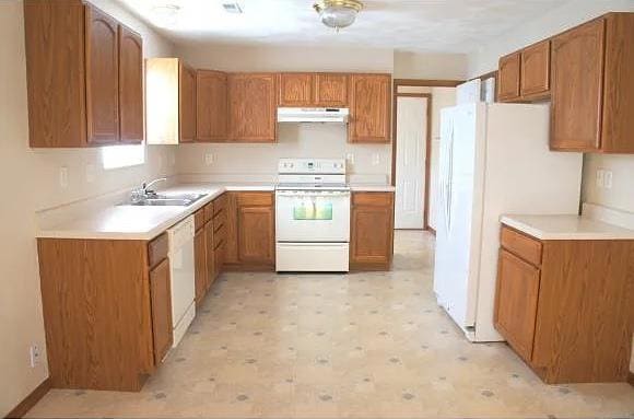 Building Photo - 2350 Coniferous Dr