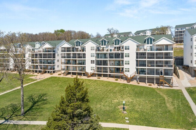 Foto del edificio - Lakefront 2 bedroom Condo For Rent