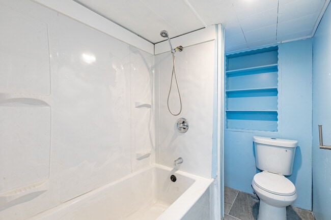 Building Photo - 83 Ridgeway Ave