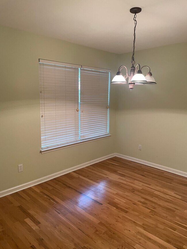 Building Photo - Huge 2/2.5 off Apalachee Parkway!