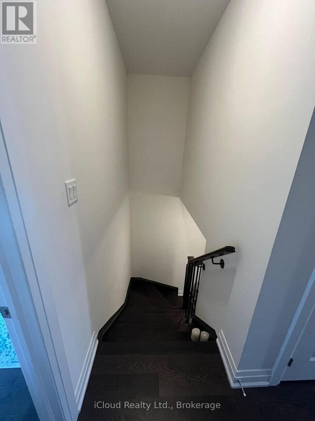 Photo du bâtiment - 33 Wild Rose Gardens