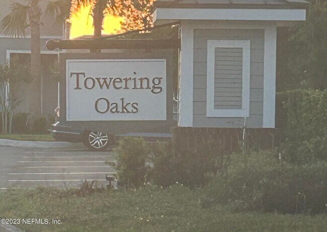 Building Photo - 660 Yellow Oaks Ln
