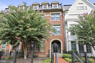 Building Photo - 10777 Symphony Park Dr