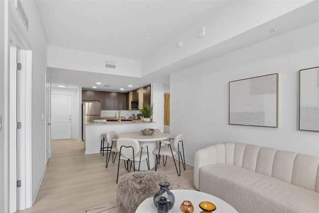 Foto del edificio - 5579 Millennia Park Dr