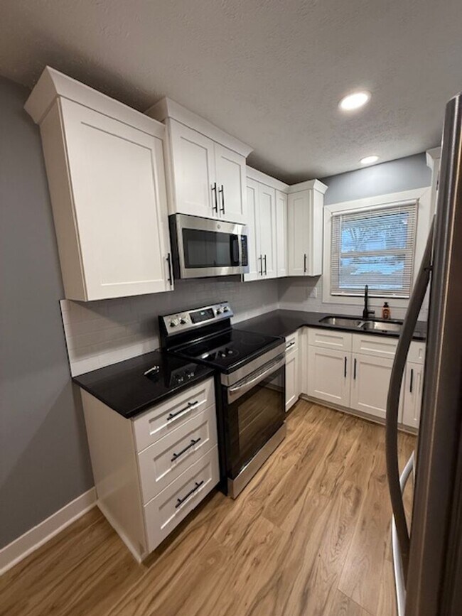 Foto del edificio - Updated 3 Bedroom Bellevue Home!!