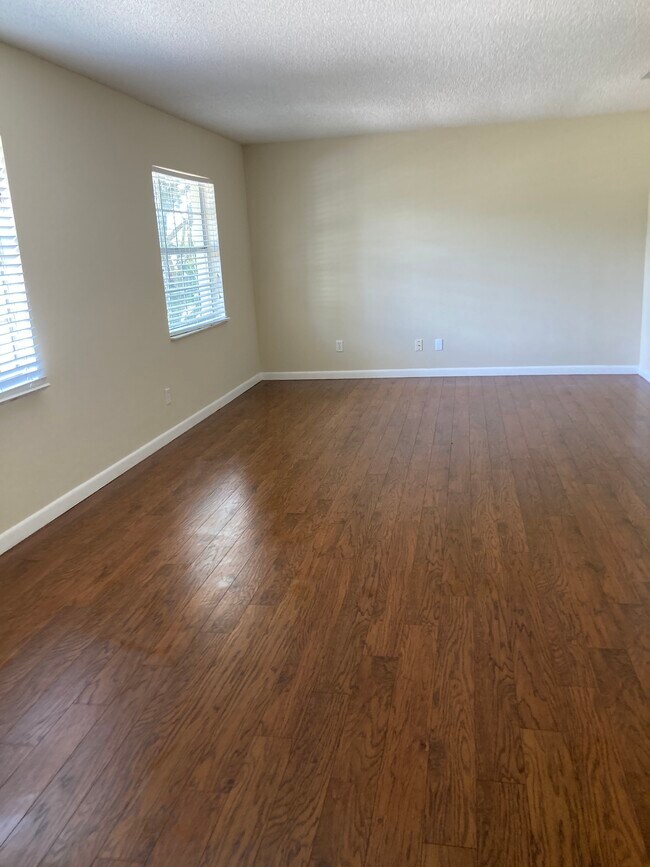 Formal Living - 137 Stoney Ridge Dr