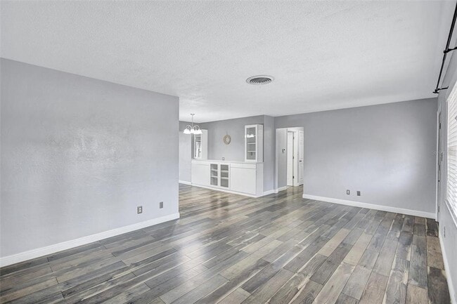 Building Photo - 2544 Burnice Dr