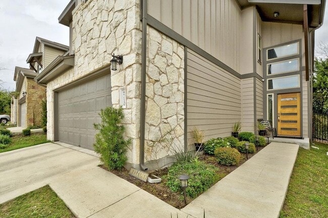 Building Photo - 9710 Tanglemede St