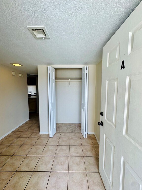 Foto del edificio - 2022 Merrill Ln