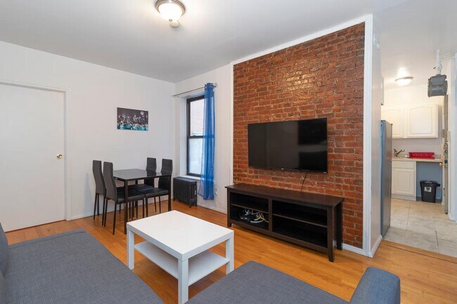 Building Photo - 331 E 92nd St