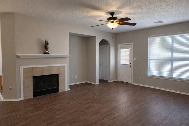 Building Photo - 7126 Leens Lodge Ln