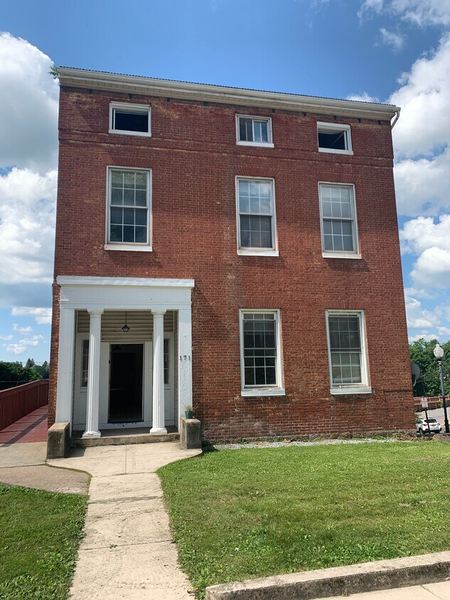 Building Photo - 171 E Main St