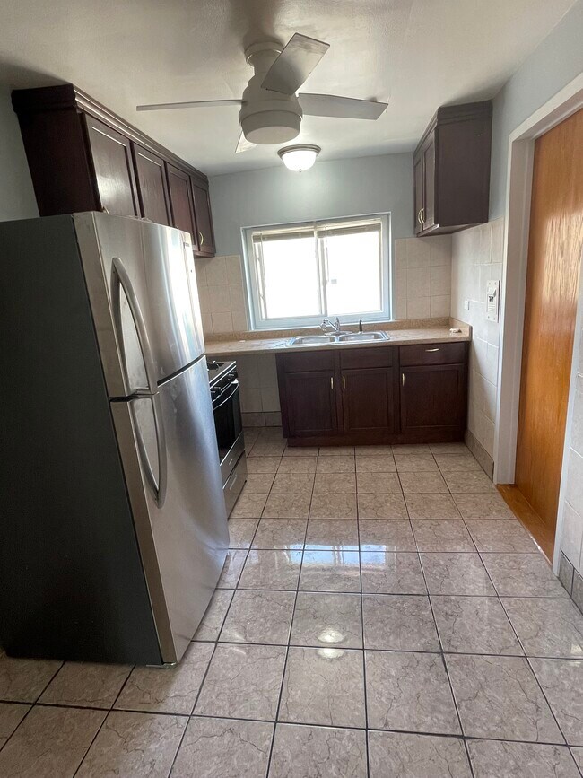 Foto del edificio - 6145 N Seeley Ave