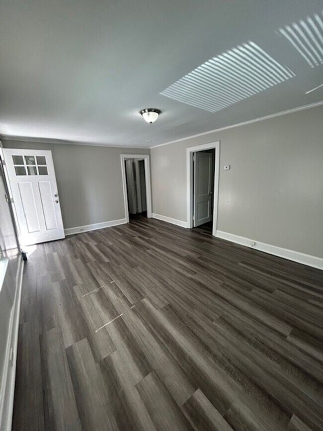 Foto del edificio - T.R. Lawing Realty Property
