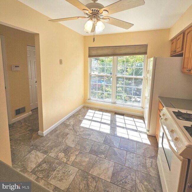 Foto del edificio - 6579 Cypress Point Rd