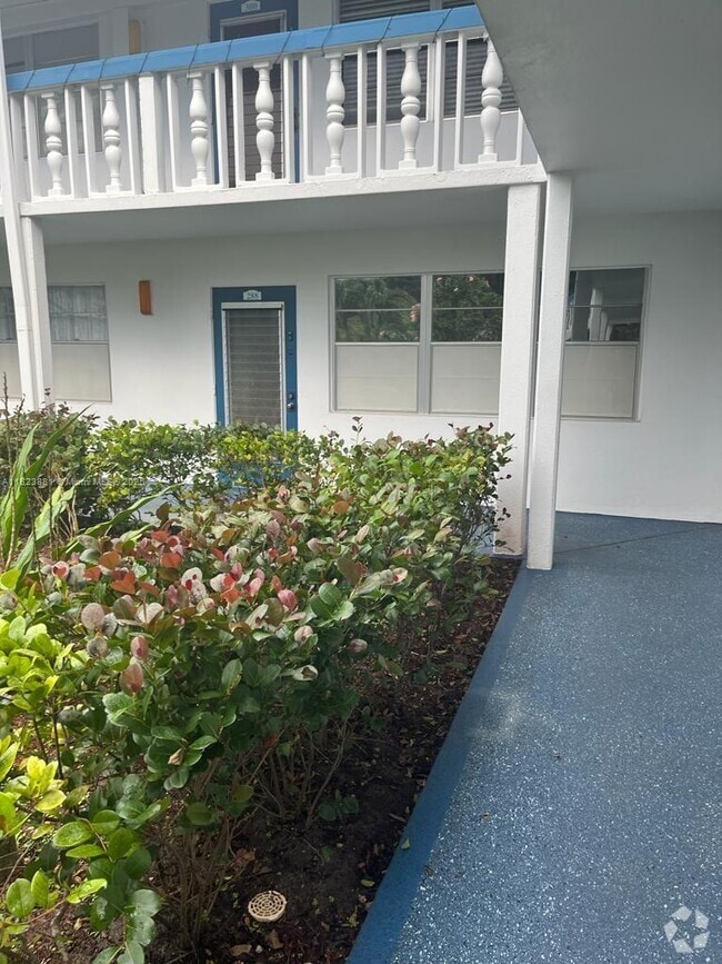 Building Photo - 288 North Dr