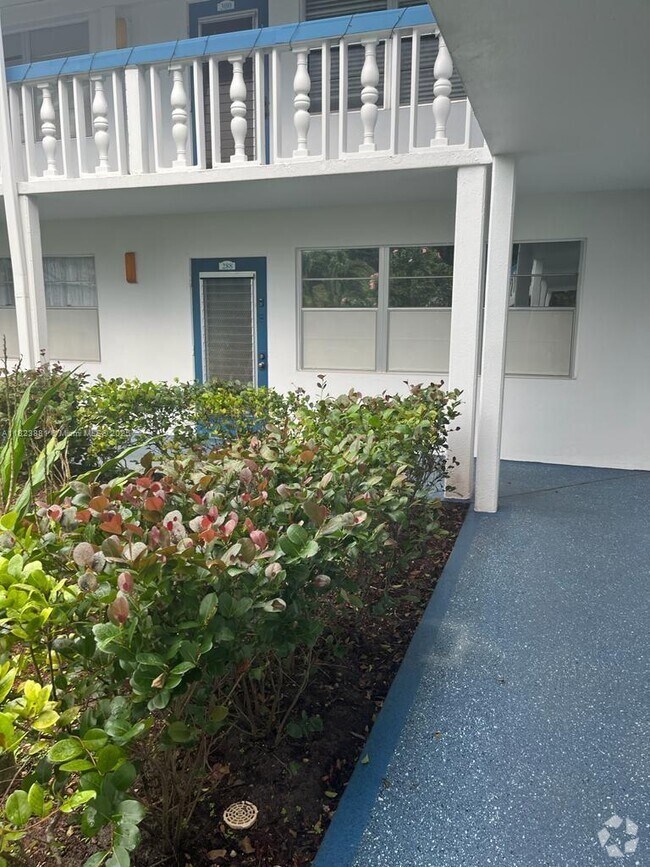 Building Photo - 288 North Dr