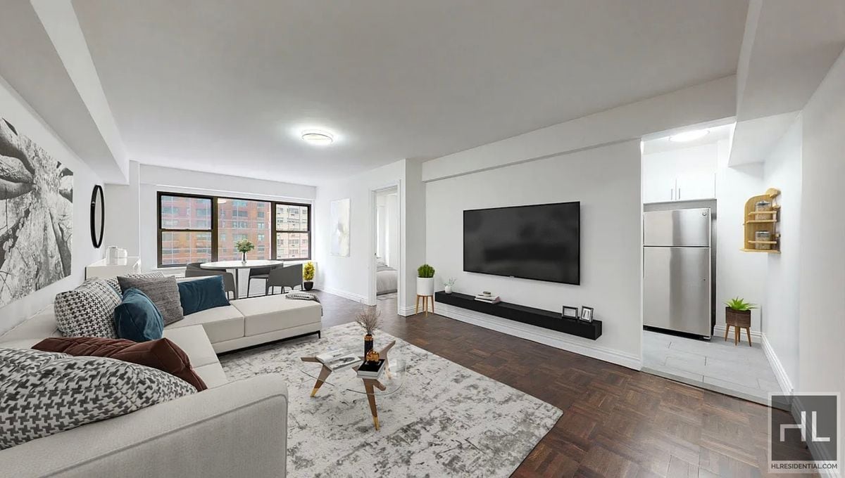 Primary Photo - EAST 57 STREET