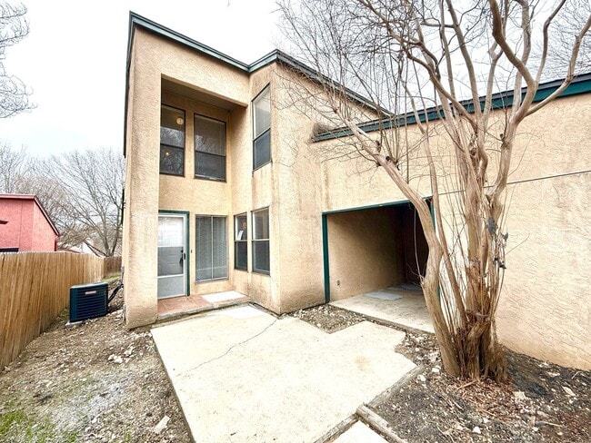 Building Photo - **APPLICATION RECEIVED** MUST SEE! Charmin...