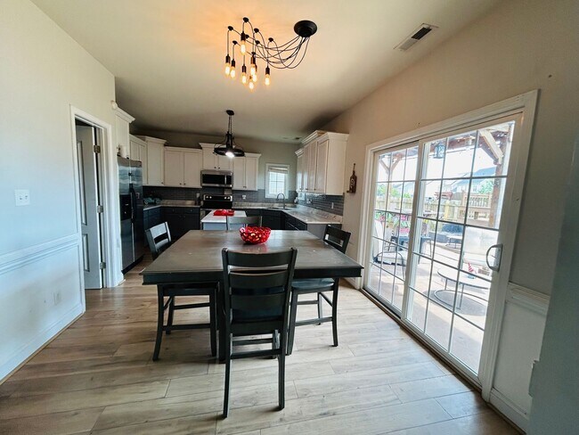 Foto del edificio - 3504 Castlefield Ln