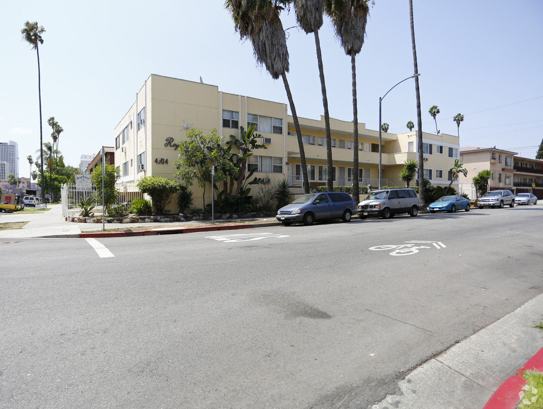 Building Photo - Royal Palms Apartments