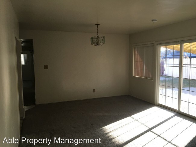 Building Photo - 3 br, 1.5 bath House - 2208 Tangerine Street
