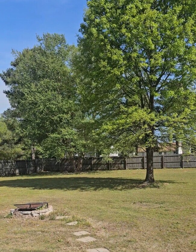 Foto del edificio - 442 Northwoods Dr