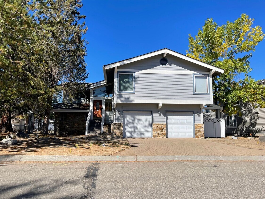 Primary Photo - Large fully furnished beautiful home w/ bo...