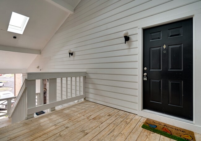 Building Photo - 1005 Kingswood Dr