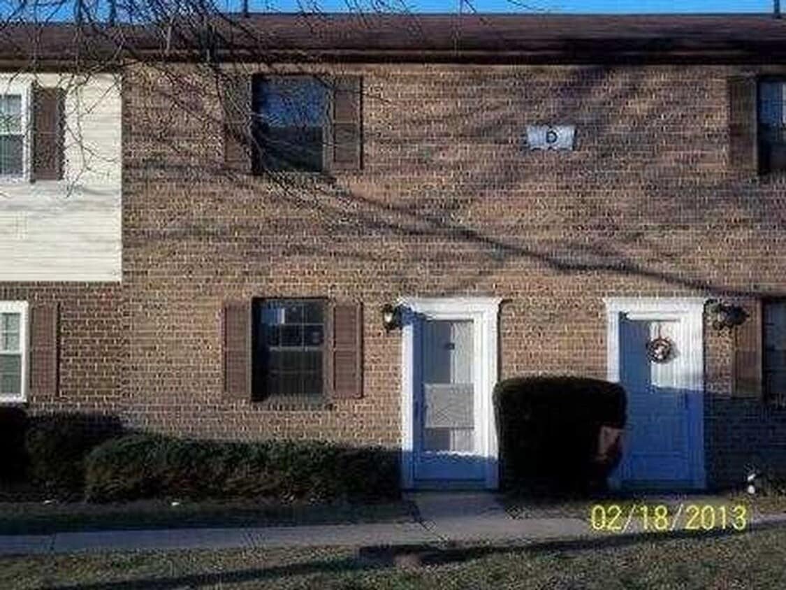 Primary Photo - 2 Bedroom Townhome in West York - Coming S...