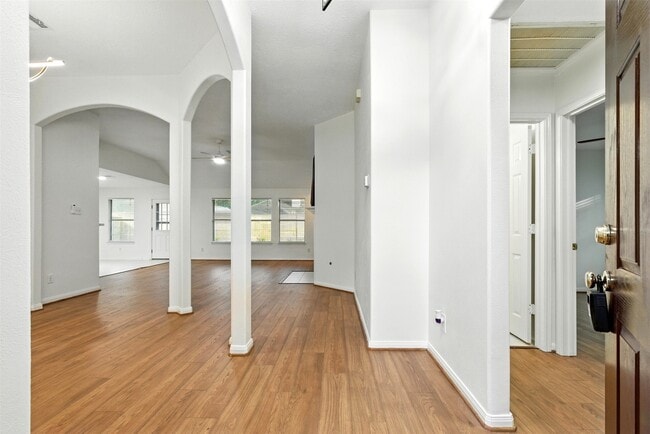 Building Photo - 2119 Hannover Way