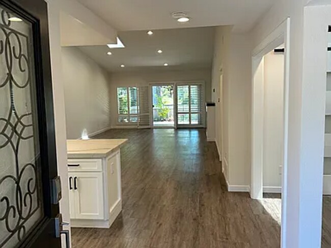 Building Photo - Almaden - Exectuve style 3 bedroom 2 bath ...