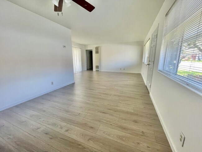 Building Photo - Spacious duplex with garage, yards, applia...
