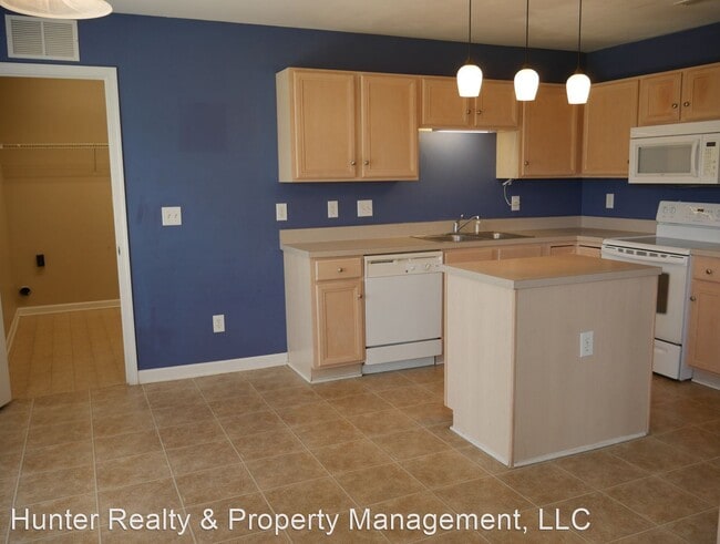 Building Photo - 3 br, 2.5 bath House - 136 Silver Creek Trail