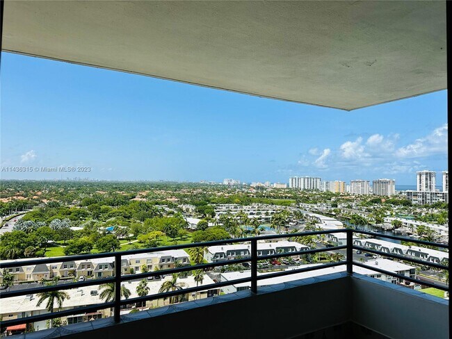 Foto del edificio - 600 Three Islands Boulevard